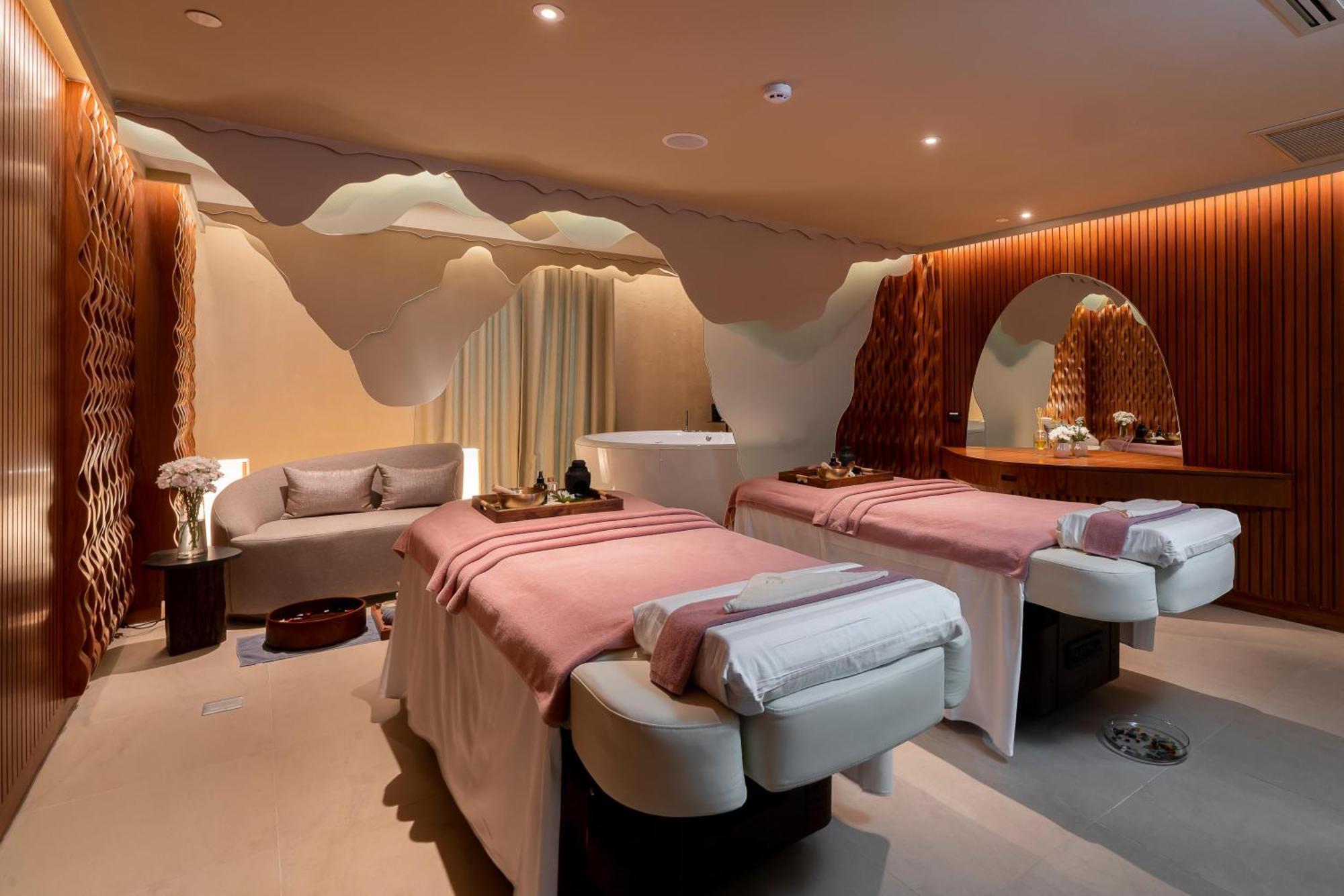 The Salil Hotel Riverside Банкок Екстериор снимка The spa at The Oberoi, Mumbai