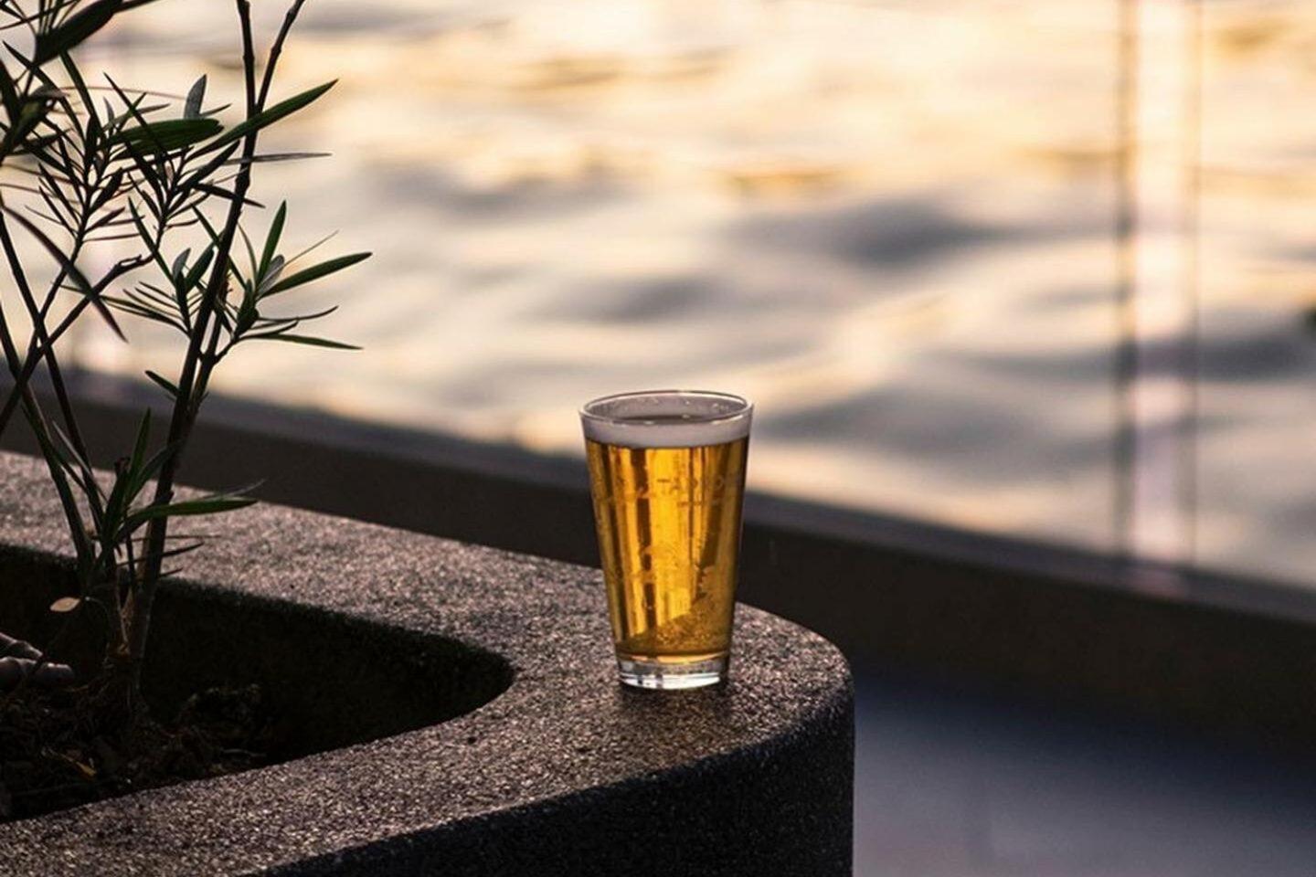 The Salil Hotel Riverside Банкок Екстериор снимка A glass of beer