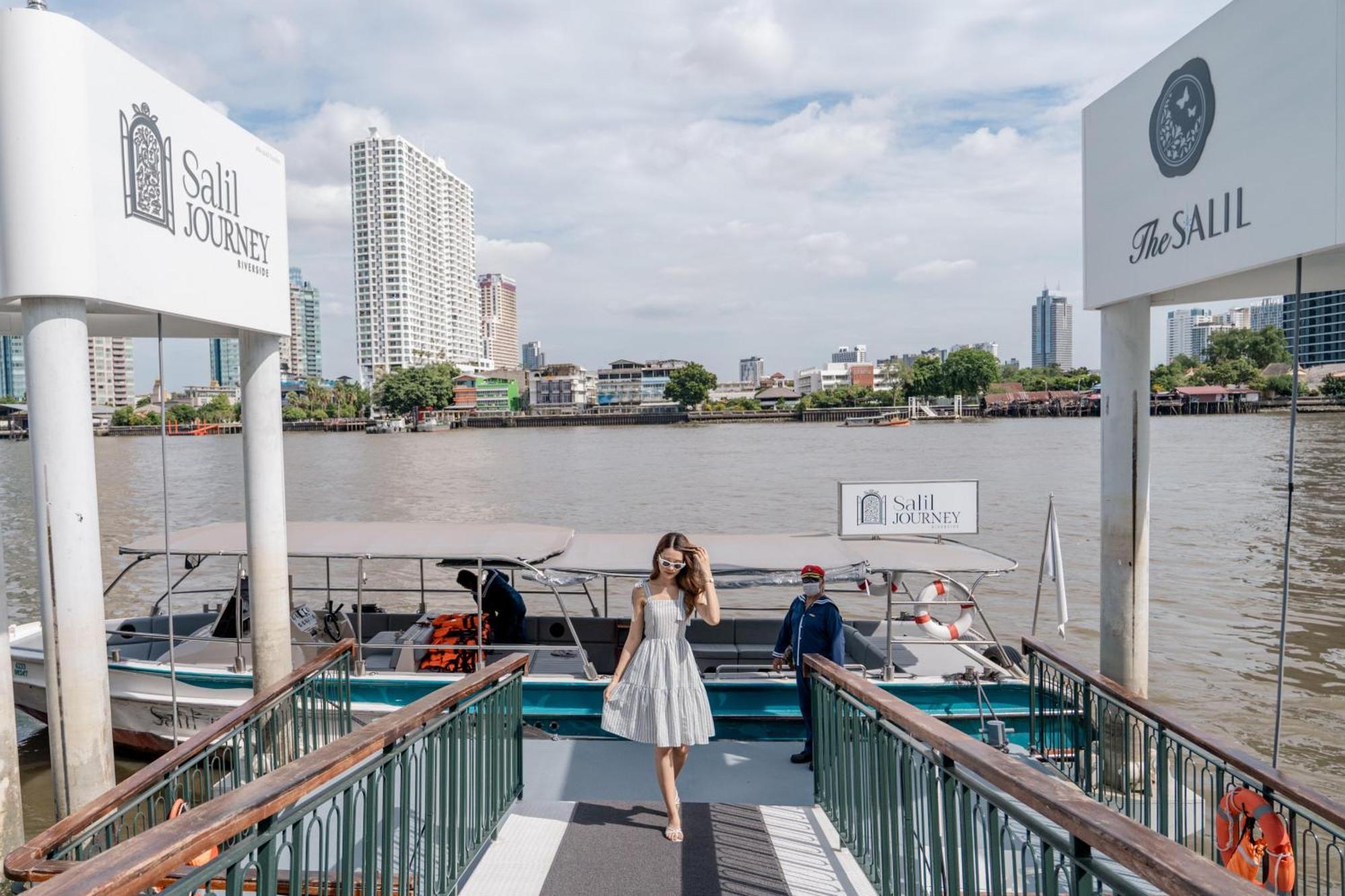 The Salil Hotel Riverside Банкок Екстериор снимка The River City pier