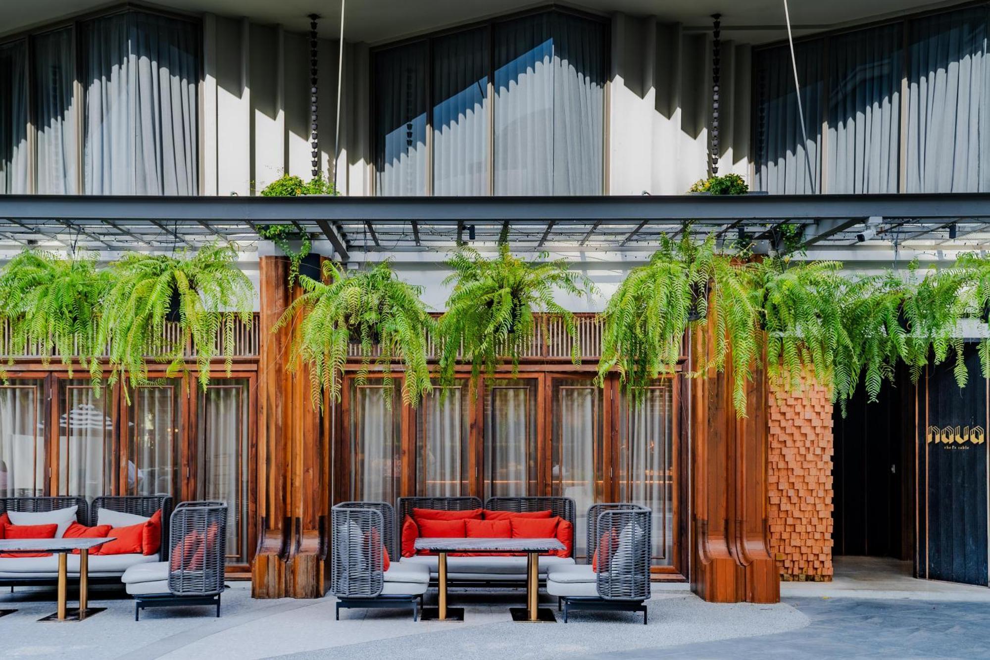 The Salil Hotel Riverside Банкок Екстериор снимка The Sky Bar