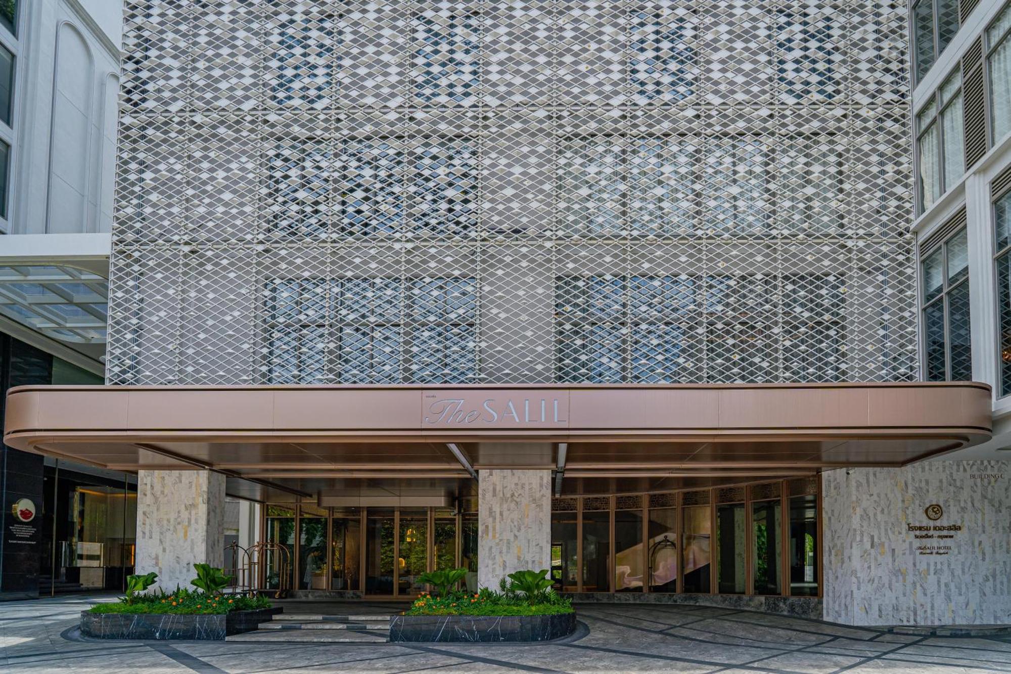 The Salil Hotel Riverside Банкок Екстериор снимка Entrance of the hotel