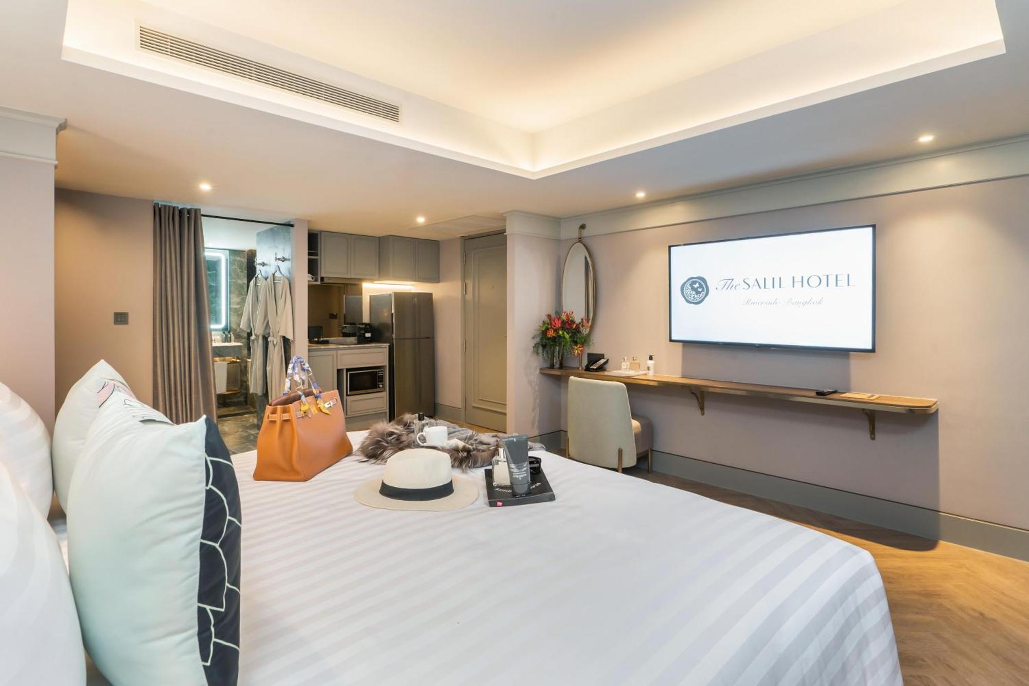 The Salil Hotel Riverside Банкок Екстериор снимка Deluxe Suite
